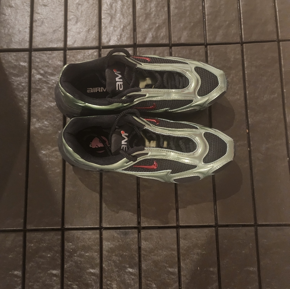 Women's Nike Air Max Muse 'Metallic Oil Green' - Picture 12 of 16